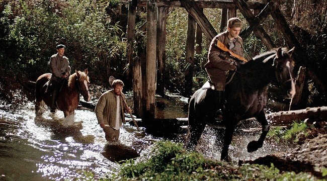 TRONG SƯƠNG MỜ (Kẻ gián điệp)